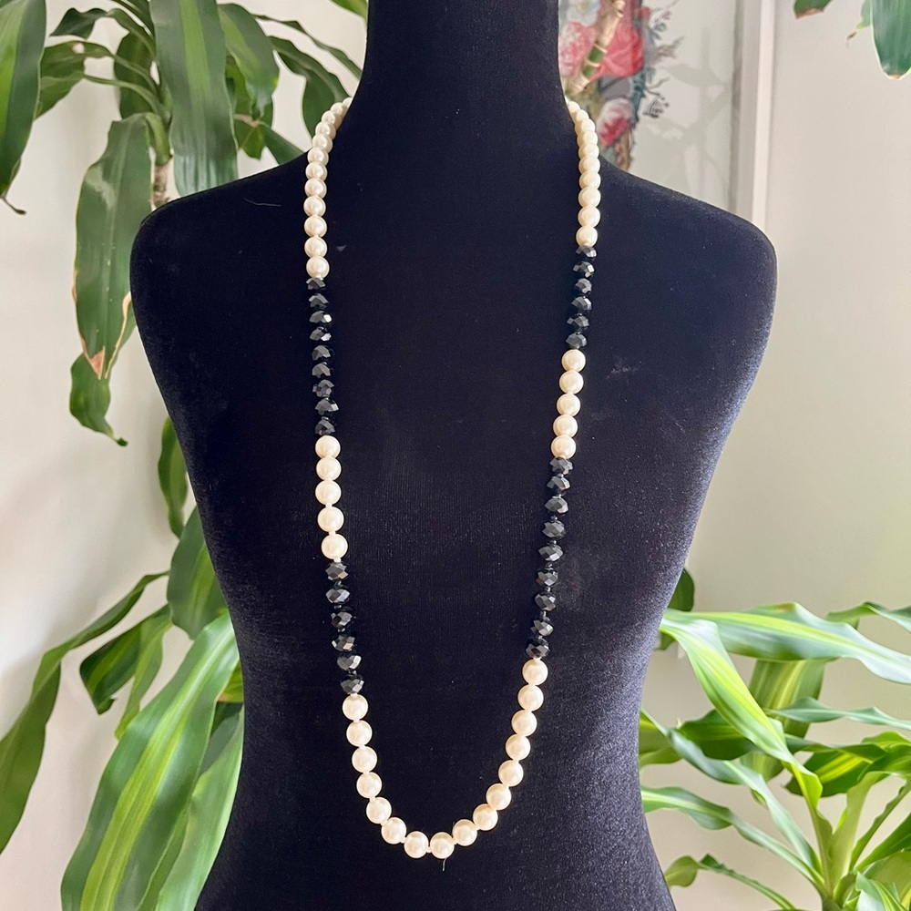 Elegant Black and White Beaded Necklace